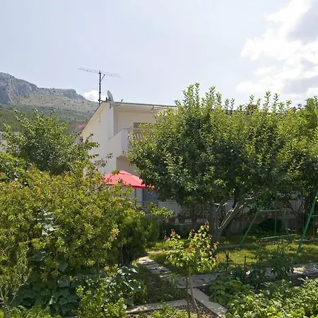 Slavka - Garden Terrace Podstrana